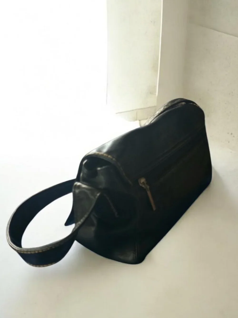 EUC MARCO BUGGIANI VTG Black Leather Full Front Flap with Top Stitching Satchel